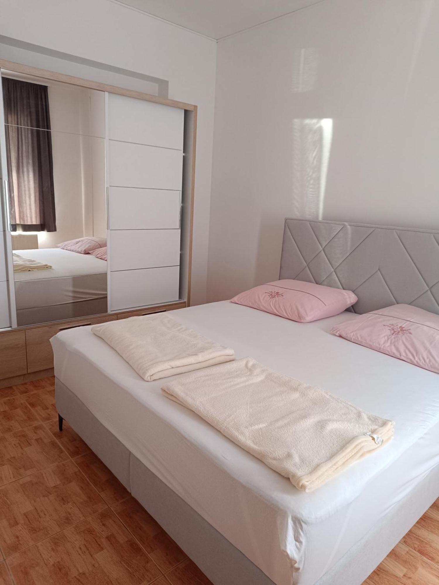 Apartmani "Radi" Baska Voda Ngoại thất bức ảnh