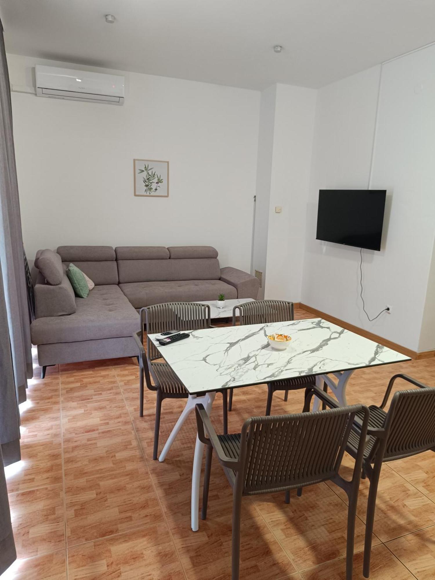 Apartmani "Radi" Baska Voda Ngoại thất bức ảnh