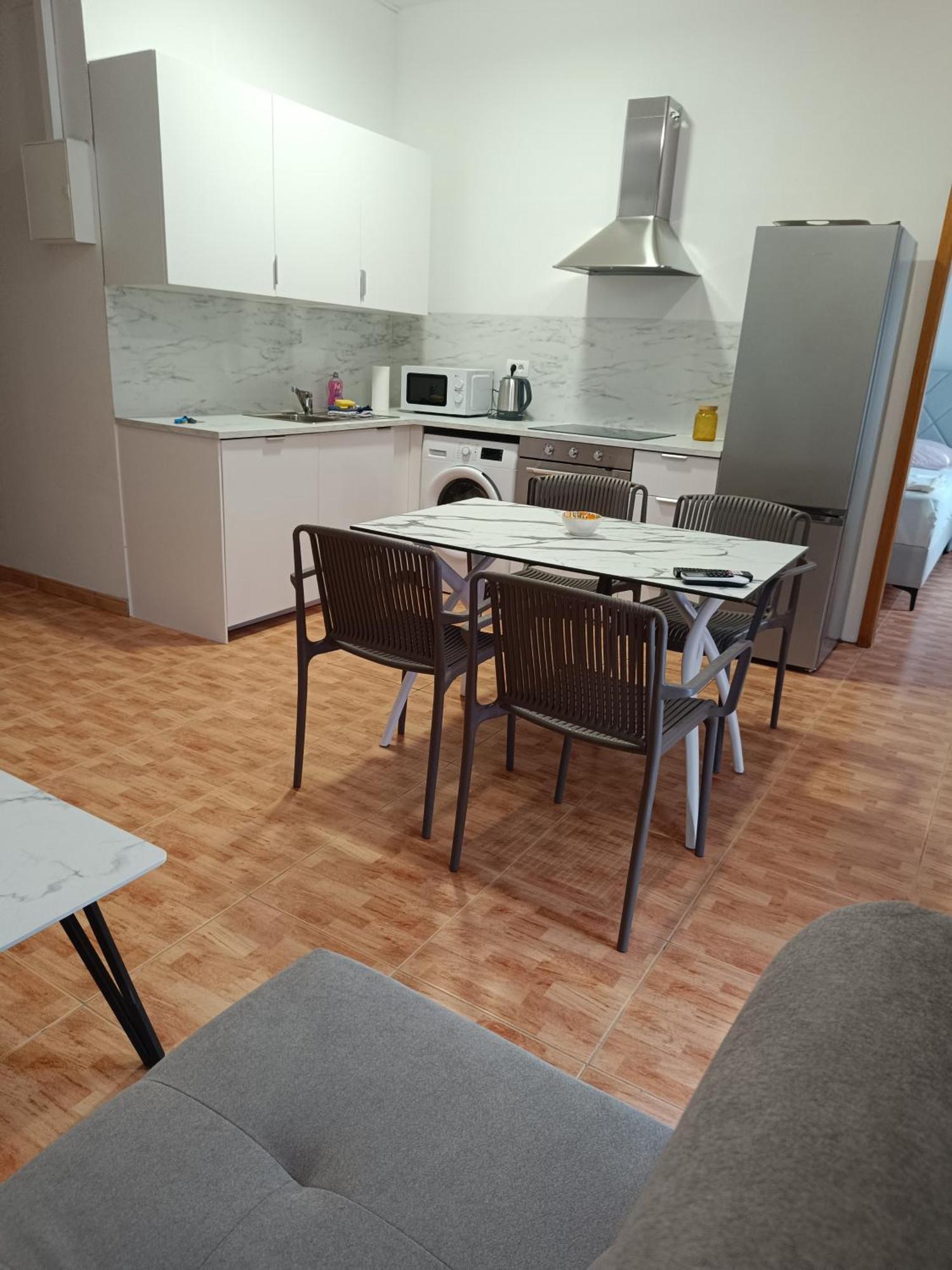 Apartmani "Radi" Baska Voda Ngoại thất bức ảnh